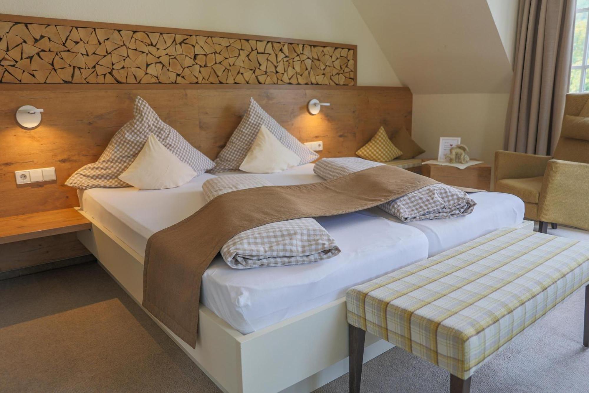 Hotel-Gasthaus Goldener Engel Glottertal Ngoại thất bức ảnh